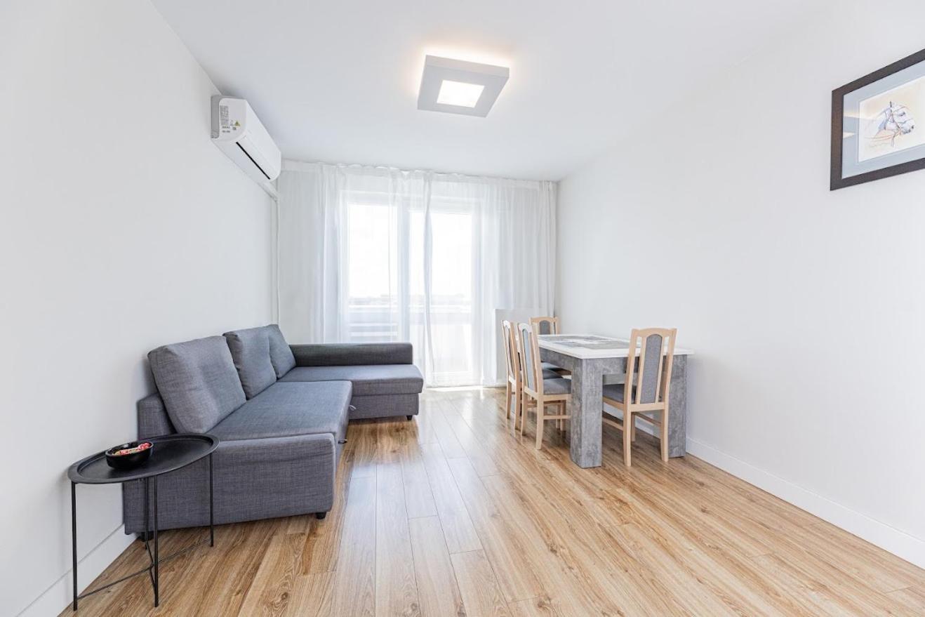 Fajny Apartament Z Parkingiem, Obok Metra. Varsovia Exterior foto