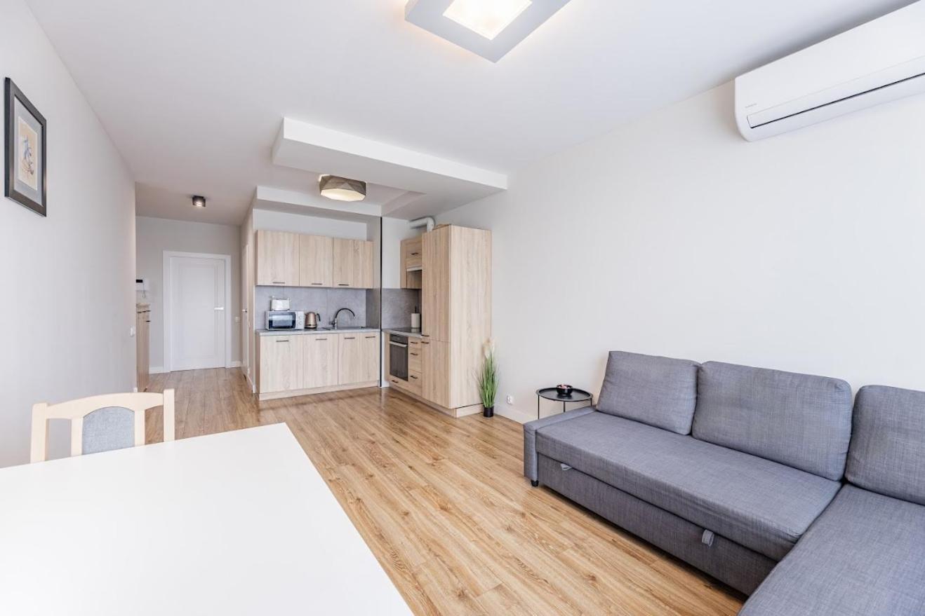 Fajny Apartament Z Parkingiem, Obok Metra. Varsovia Exterior foto