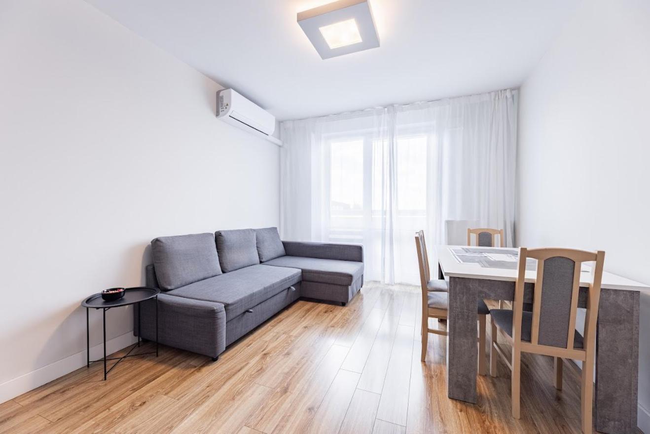 Fajny Apartament Z Parkingiem, Obok Metra. Varsovia Exterior foto
